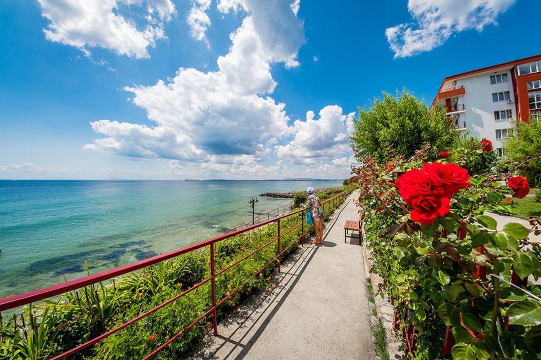 Grand Resort - Imperial Crown Fort Club - Prestige Apartments Елените Экстерьер фото